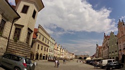 Фото с дорожки По историческому центру — площадь Захариаша из Градца и замок Тельч