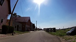 Obrazek z trasy Mikulov – dookoła piwniczek i winnic