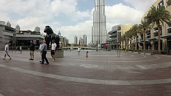 Obrazek z trasy Dubaj - wzdłuż centrum handlowego do widoku na Burdż Chalifa